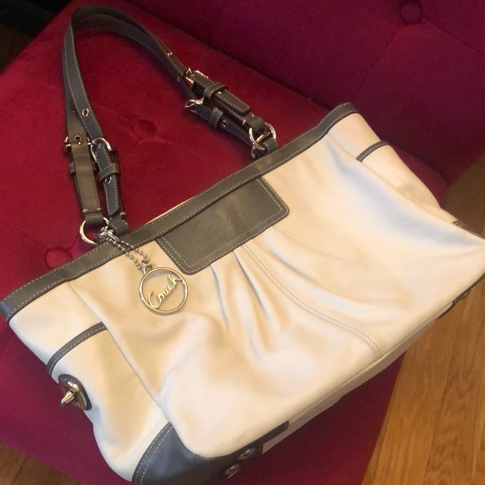 Coach Bag , in excellent condition not to big not to small medium size.